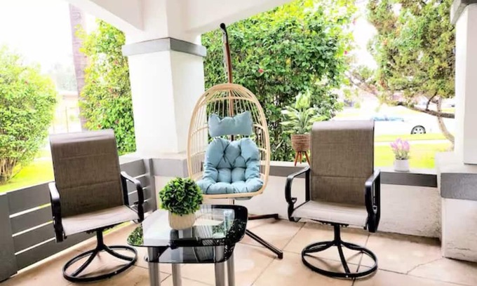 Alhambra Apartamento | SP18 Prime location LUXE 2Bedroom / 1Bath Apartment kingsize bed!