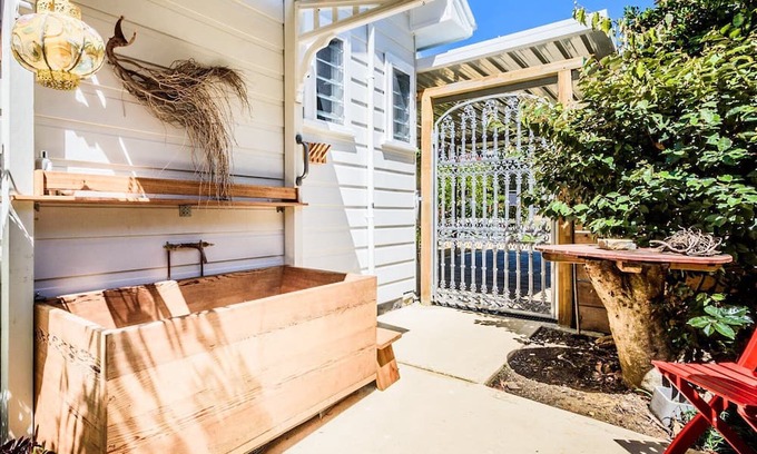 Pretty Beach Central Coast Casa | Venice Cottage - Pet Friendly