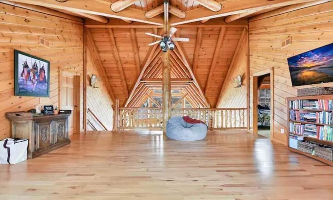 Decker Cabina | The Amazing Wolf Lodge