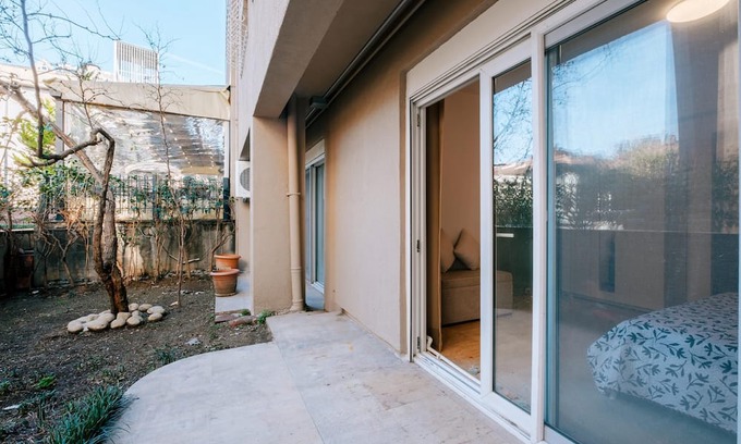 Esentepe Apartamento | Cozy Central Flat w Garden 5 min to Metro in Sisli