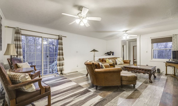 Spring Grove Village Casa | Cincinnati Duplex w/ Decks & Grill: 7 Mi to Dtwn!