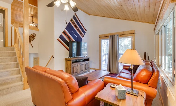 Angel Fire Cabina | Charming Cabin w/ Decks: 5 Mi to Angel Fire Resort