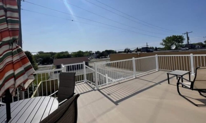 Caseville Condominio | Luxury Condo Overlooking Marina and Downtown