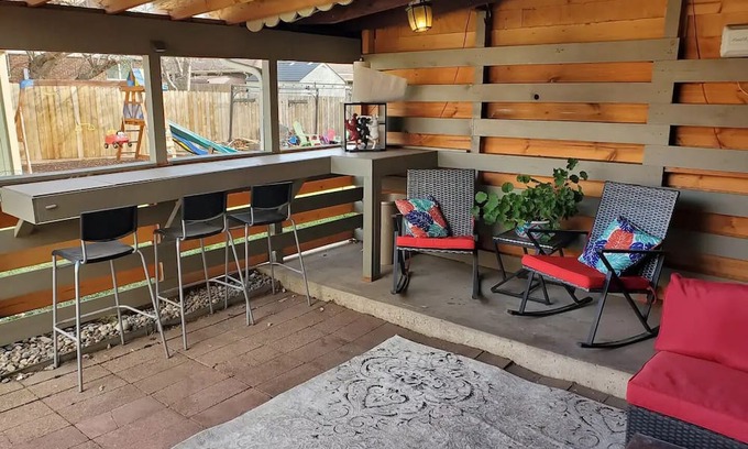 Alta Vista Area Casa | 3 bedroom Lock-off apartment