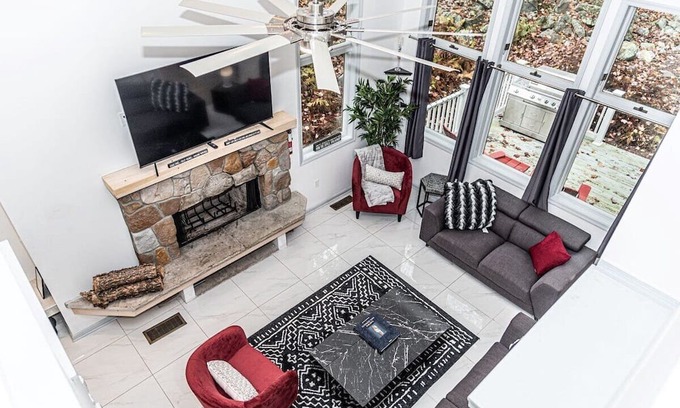 Lake Harmony Casa | Modern Spacious 3 level stunner in the heart of Big Boulder