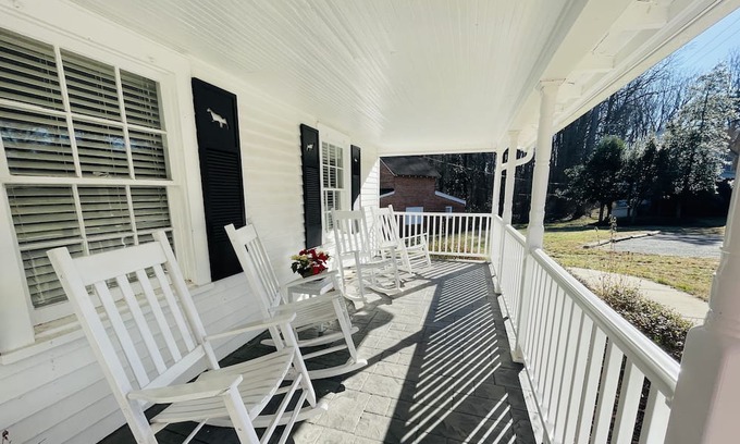 Clemmons Casa | Escape to serenity at our distinctive retreat, nestled behind the Excelsior at the Manor House