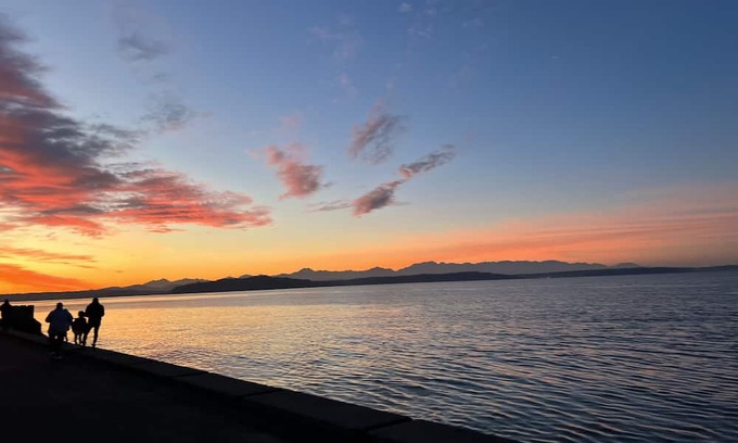 Alki Villa | Retreat on Alki Beach Near major airports/ minutes to lumen Park and T-Mobile