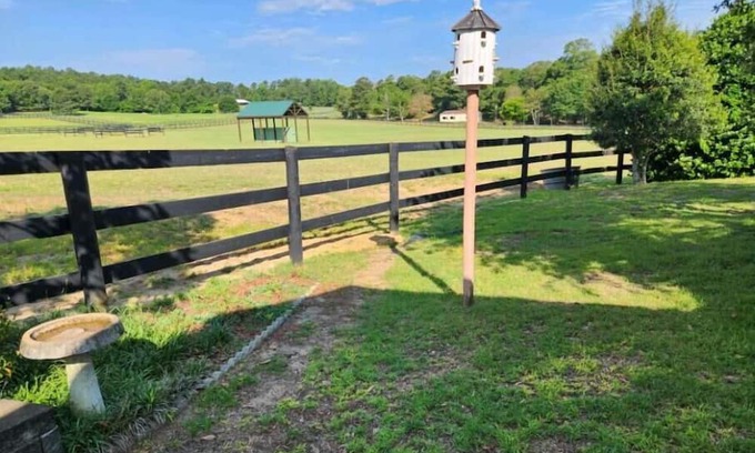 Alfred Otro | VERY SPECIAL ANTIQUE FARMHOUSE AND MODERN HORSE BARN IN SOUTHERN MAINE