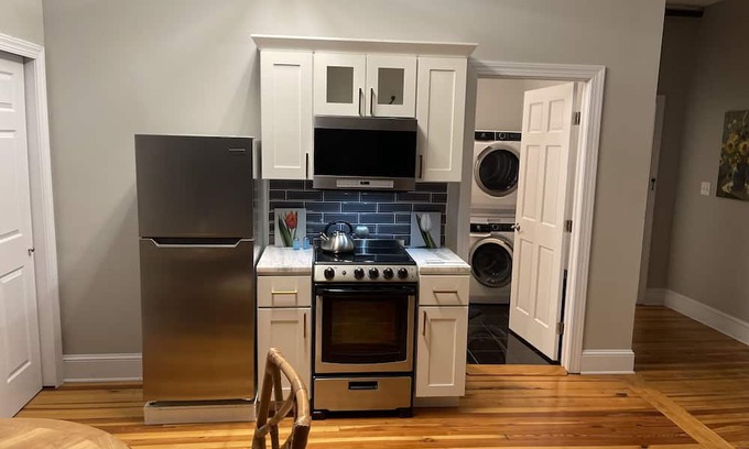Bethlehem Apartamento | Beautiful renovated studio on Historic Bethlehem’s Main Street