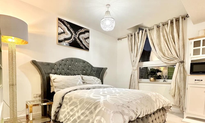 Wolverhampton Apartamento | Luxurious and private. Daily,weekly, monthly and long term bookings accepted.
