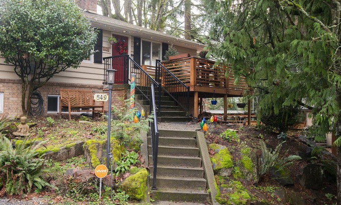 Edmonds Casa | Charming and Spacious PNW Escape