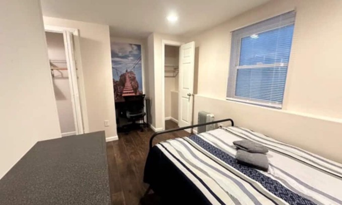 McGinley Square Casa | V4 please contact host before booking This is private room, not entire place