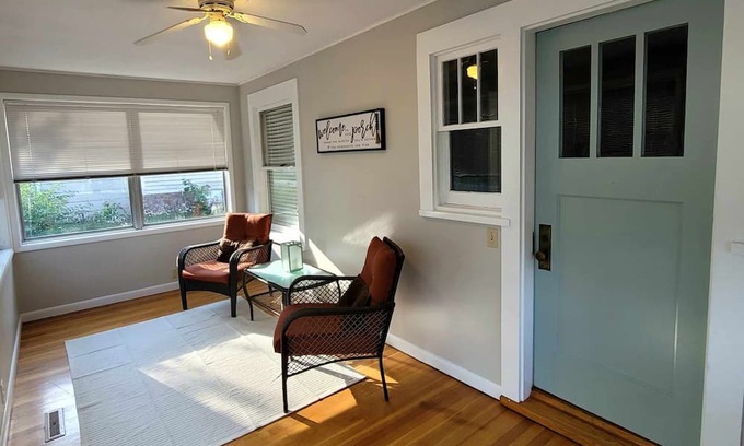 Cedar Rapids - Iowa City Casa | Cute Irish Cottage