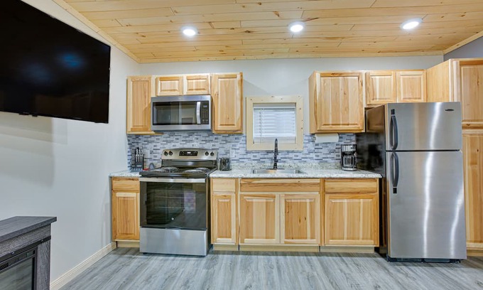 Cadillac Cabina | Michigan Retreat w/ Fire Pit & Grill, Near Lakes!