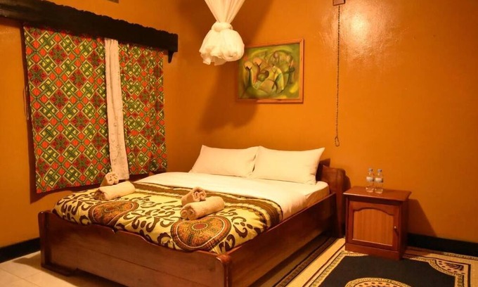 Ruhengeri Cama Y Desayuno | Amahoro Guesthouse - Queen Room With Private Bathroom