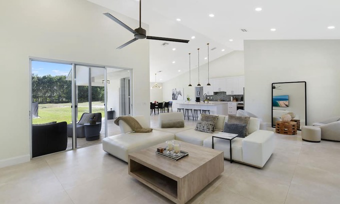 Lake Worth Casa | Calm Resort Stay Wellington/West Lake Worth