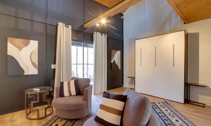 Gentry Cabina | Gentry Gem with Deck, 1 Mi to Siloam Springs Lake!