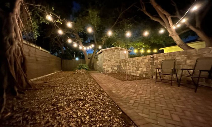 West Little River Apartamento | Cozy Cabin with private fenced garden in Miami. Kick back and relax here.