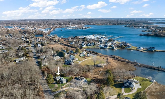 West Mystic Casa | W Henderson House Waterview Escape