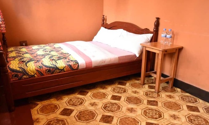Musanze Cama Y Desayuno | Amahoro Guest House - Double Room With Private Shower