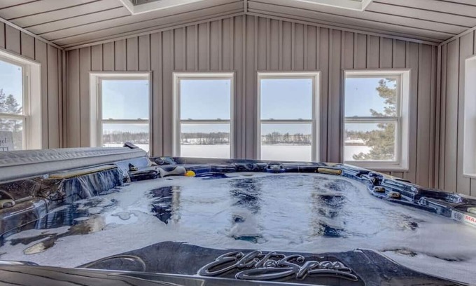 Alberton Cabaña | Cozy Waterfront Hideaway: 3BD with Indoor Hot tub