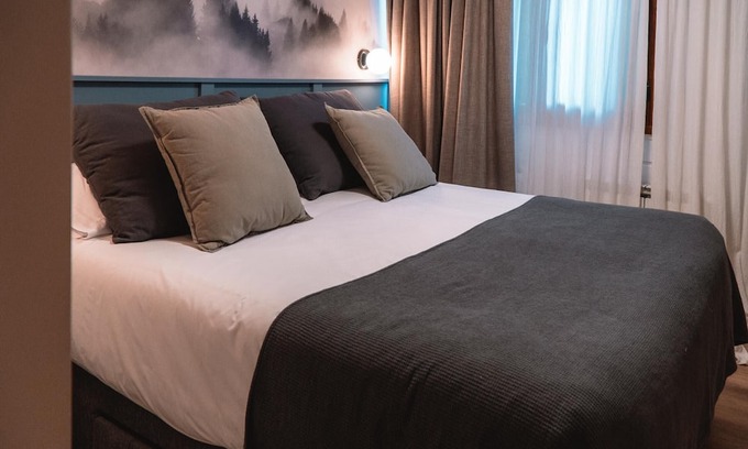 Villa Catedral Cama Y Desayuno | Room for 2 in Cerro Catedral village, Bariloche
