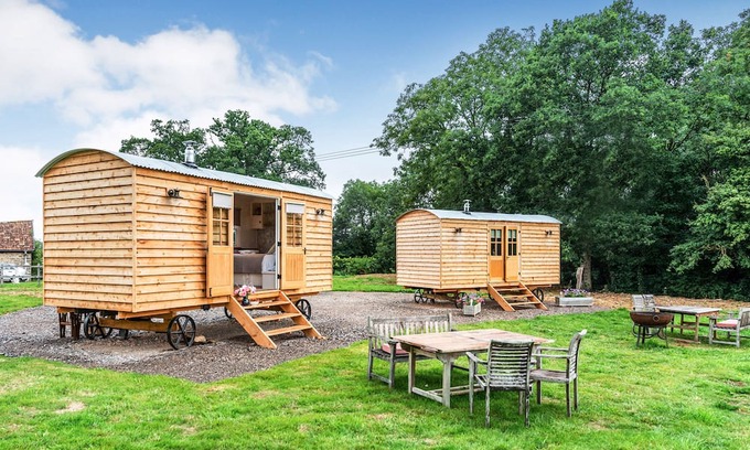 Sherborne Cabaña | BLOSSOM, pet friendly, character holiday cottage in Sherborne