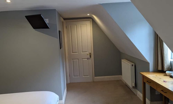 Ludwell Hotel | The Grove Arms