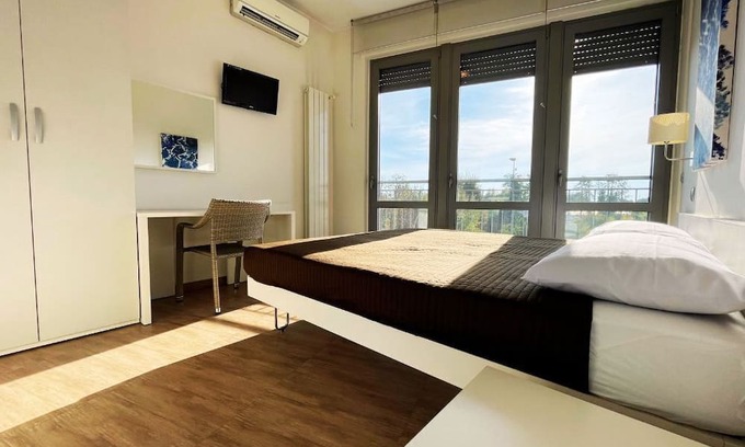Rosate Casa | Modern master bedroom 10 minutes from highway toll booth