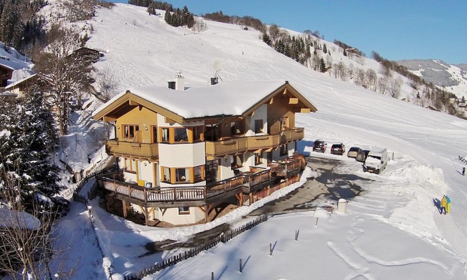 Hinterglemm Apartamento | Property straight to ski slope Saalbach-Hinterglemm