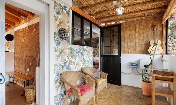 Tabayesco Apartamento | Vacation Apartment 'Eco Casa Tierra' with Sea View, Private Pool and Wi-Fi