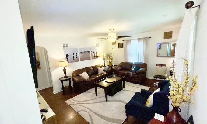Rosedale Casa | Awesome Walkable Westwood area Quite Comfy Home!