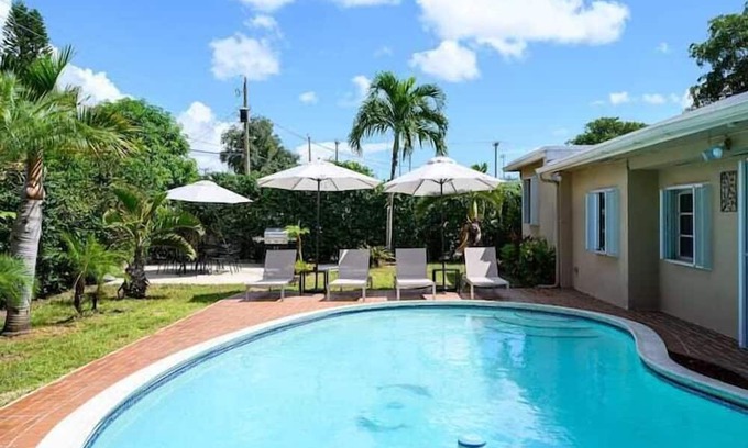 West Hollywood Apartamento | 3 Bedroom 808404 by Houzlet
