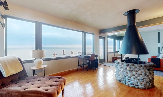 Vashon Island Casa | Enchanting & tranquil waterfront escape with patio, fire pit, & amazing views