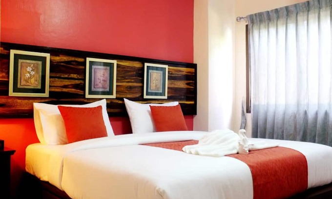 Mae Ram Phueng Casa | The best 3-star hotel in Bang Saphan located right next to Mae Ram Phueng Beach