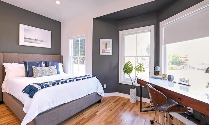 Santa Ana Apartamento | ⁂10min-Airport⁂65"Smart Tv⁂DTSA⁂Self Check-In⁂AC⁂