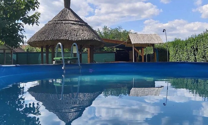 Tiszafured Casa | Holiday home with outdoor pool and WiFi