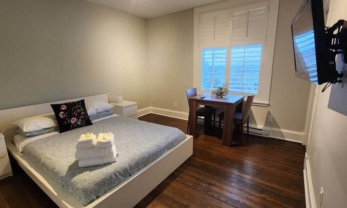 Desjardins Apartamento | La Juliette - Private Bathroom and Balcony