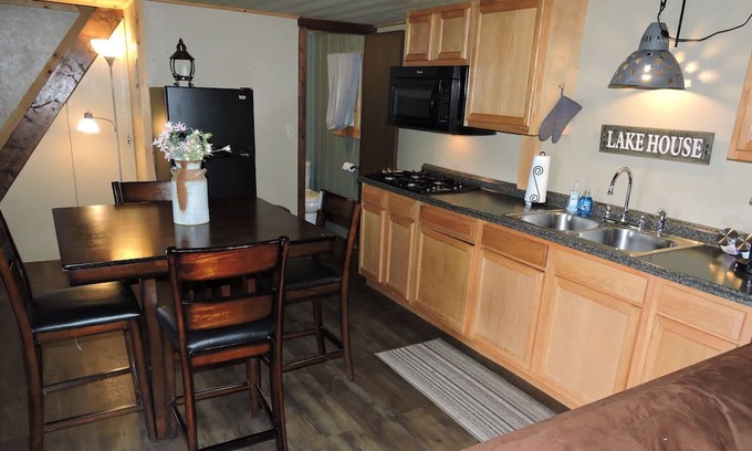 Malaga Cabina | Peace of Mind Cabin at Sparkman Lake