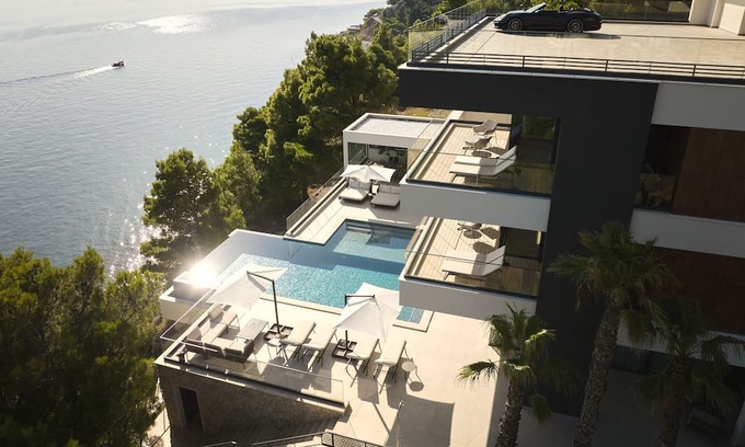 Mimice Villa | Luxury Villa Mirabel mit 8 En-suite Schlafzimmern, Indoor und Outdoor Pool
