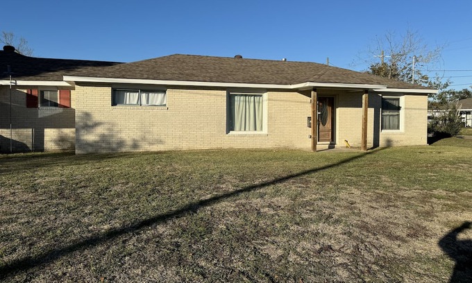 Westlake Casa | Modern 3 bed 2 bath