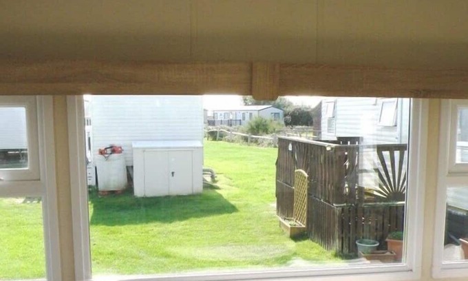 Selsey Casa | A small comfortable caravan, in a quiet location, with a lovely outside area to relax