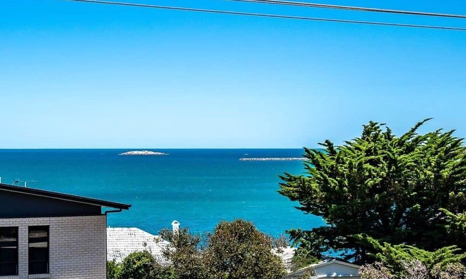 McCracken Casa | Bennys - 47A Hindmarsh Rd McCracken
