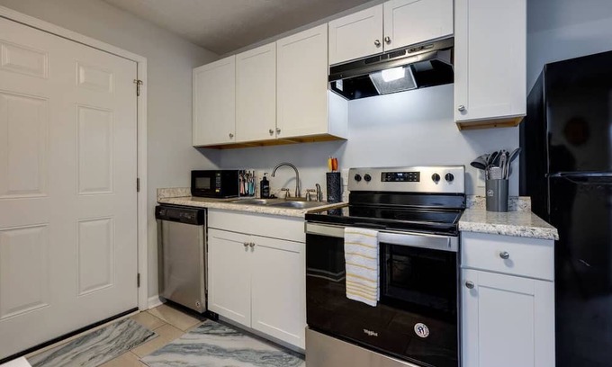 Maplewood Heights Casa | Plush in Nash | TVs in All Rooms | Broadway Fun!
