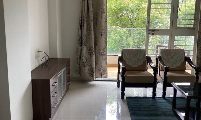 Pune Apartamento | Secluded 2BHK in Prime Central Pune :Your Second home