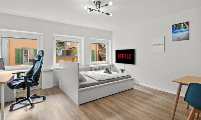 Winterthur Apartamento | City Center Twin Bed Workplace Washer