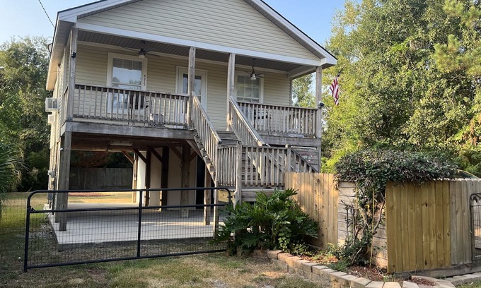 Bay St Louis Casa | Beach house on the bayou! Great fishing and family/pet friendly!