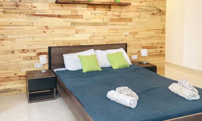 Pieta Apartamento | XL Central Home, Close to Valletta and Sliema, King Size Bed