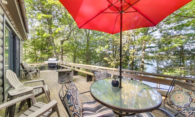 South China Cabina | China Lake Retreat: Kayaks, Grill & Fireplace!