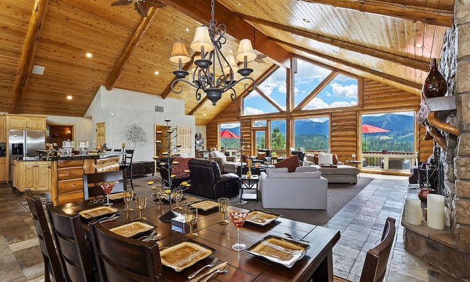 Castle Glen Estates Casa | Panoramic views, Lake and Mountains. Hot tub, Playground, Firepit, Game room.